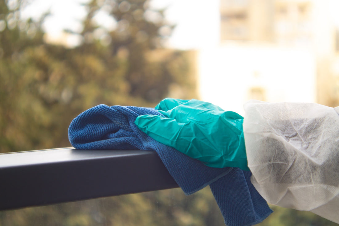 How does cleanliness impact guest reviews?